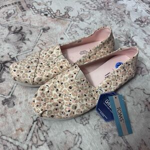 NWT Sz 7.5 Toms